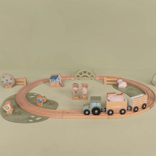 Дрвен сет со воз • Малата фарма