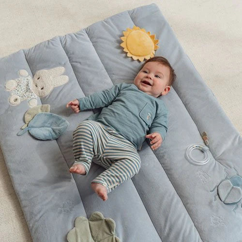 Подлога за игра • Среќни листови