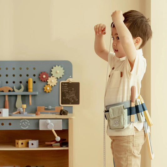 Појас со дрвени алати