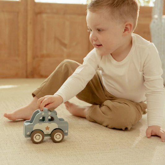 Дрвено полициско возило