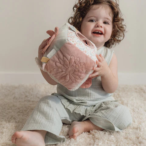 Мека коцка со активности • Среќен цвет