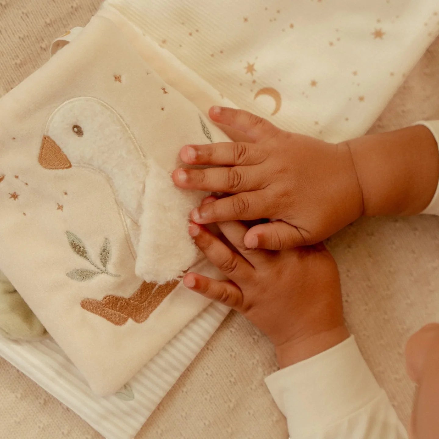 Мека книга со активности • Newborn naturals