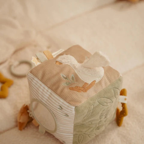 Мека коцка со активности • Newborn Naturals