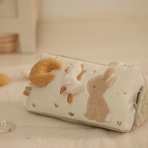 Триаголно перниче со активности • Newborn naturals