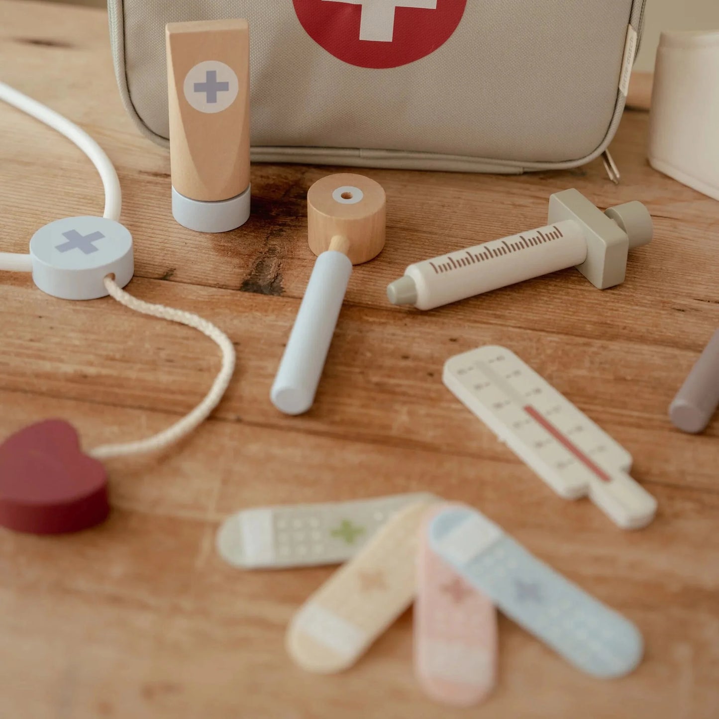 Дрвен докторски сет