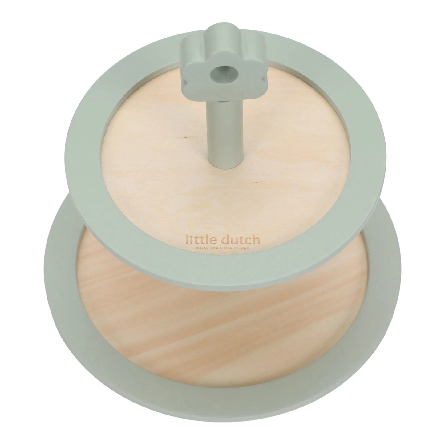 Дрвена чинија со колачи