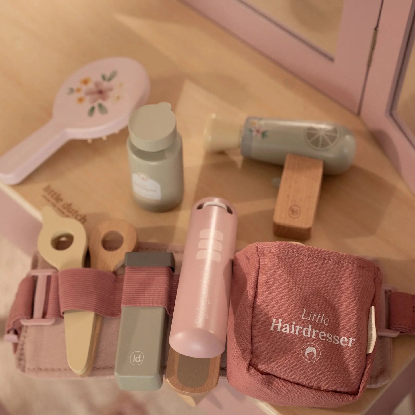 Дрвен фризерски сет