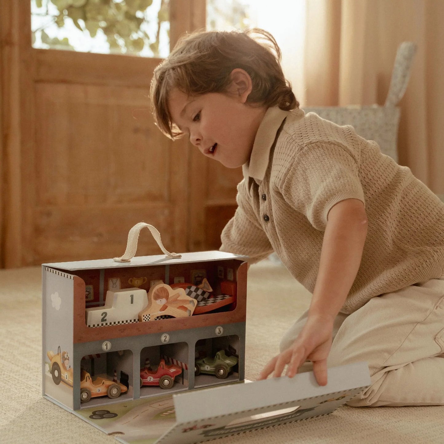 Дрвена тркачка патека во куферче