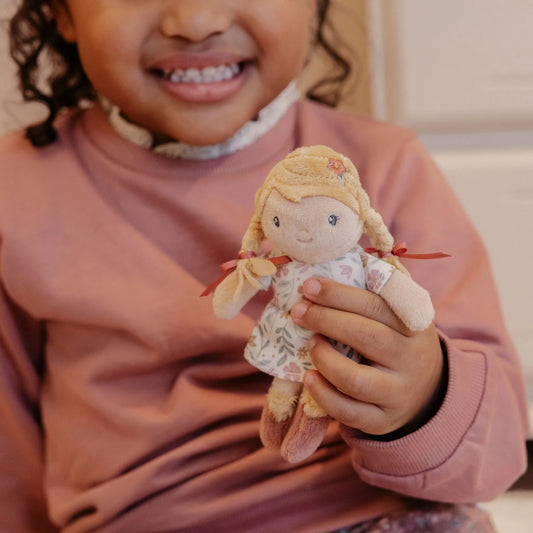 Мини кукла за гушкање • Џулија