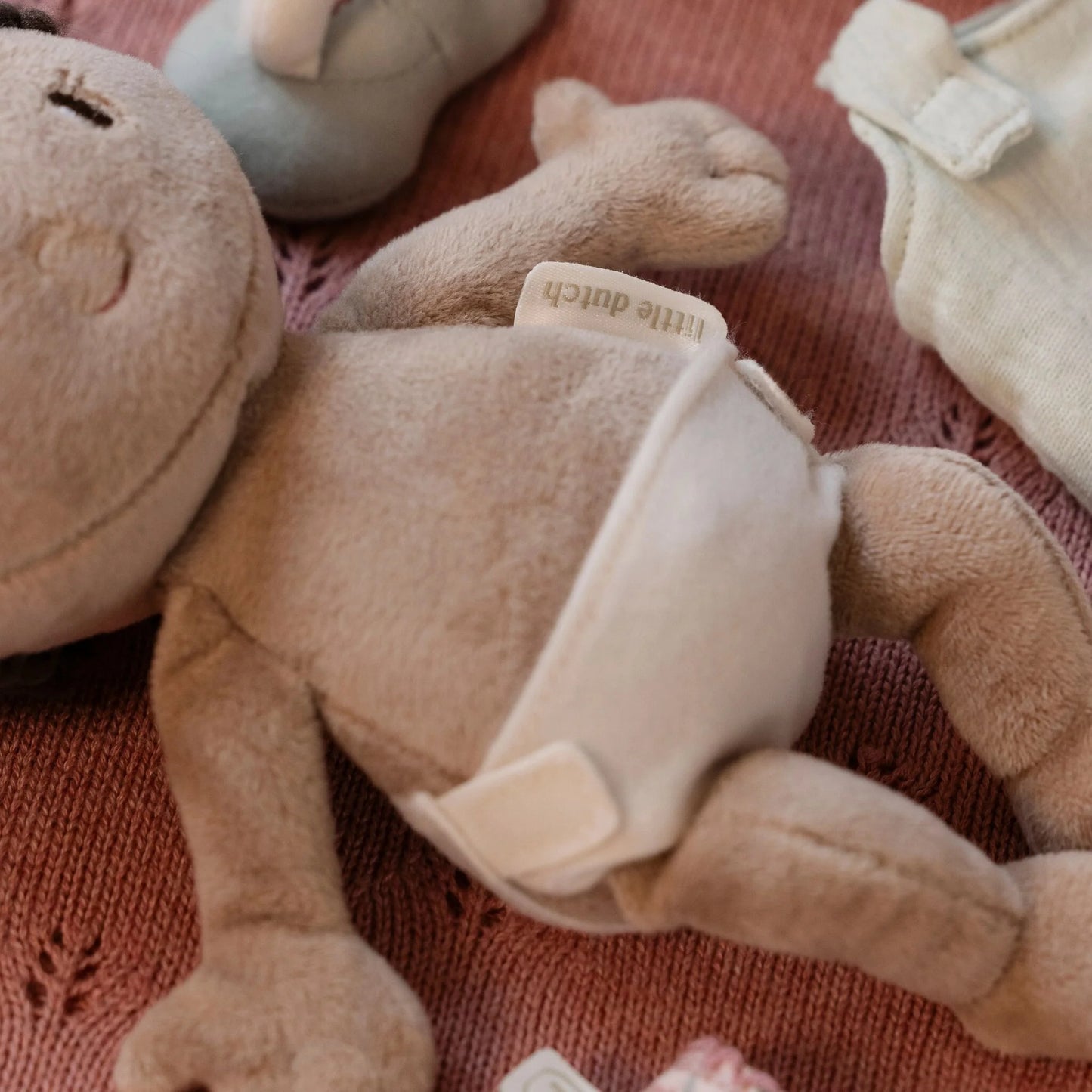 Бебе кукла во меко креветче • Еви