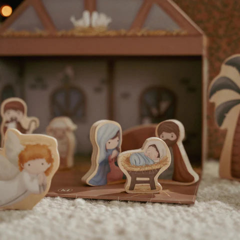 Куферче со Божиќна сцена